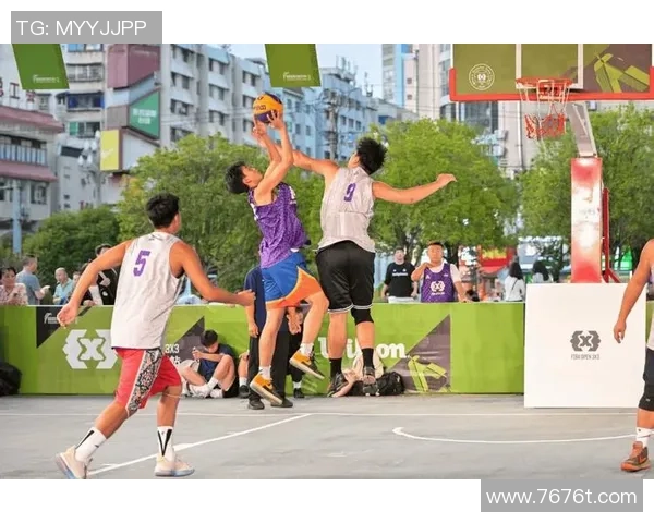 美国篮球与中国篮球热身赛精彩对决展现两国篮球文化的碰撞与交流